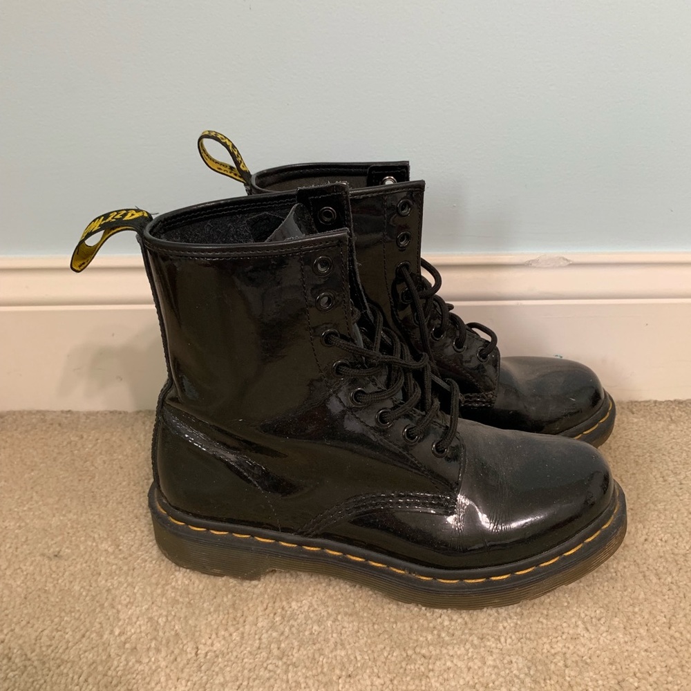 MOLLY DR MARTENS-black patent lamper